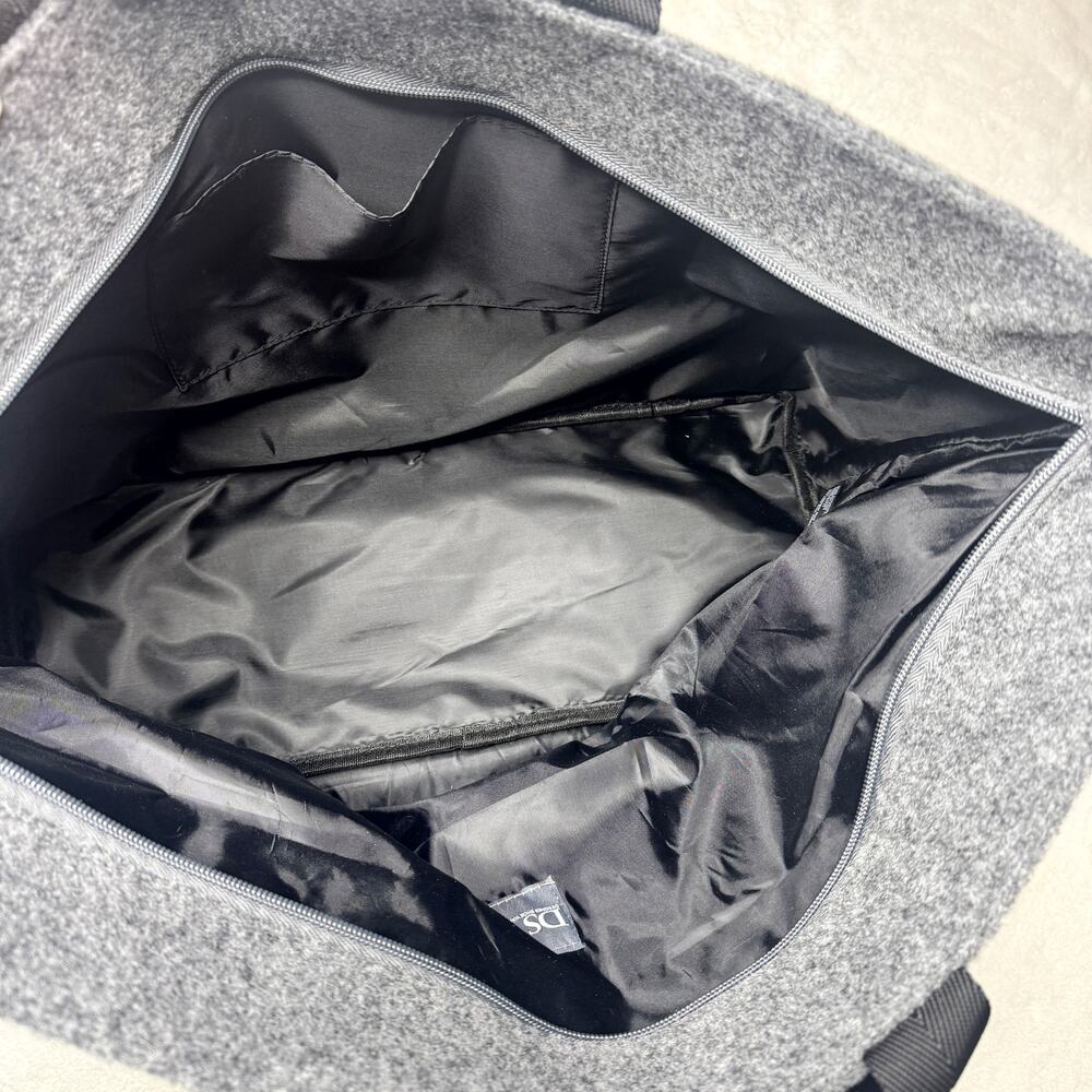 DSW Gray and Black Felt Zip Top Shoe Compartment Lightweight Travel Bag Tote - Picture 6 of 9